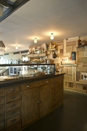 Snack bar