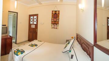 In-room safe, desk, iron/ironing board, free WiFi