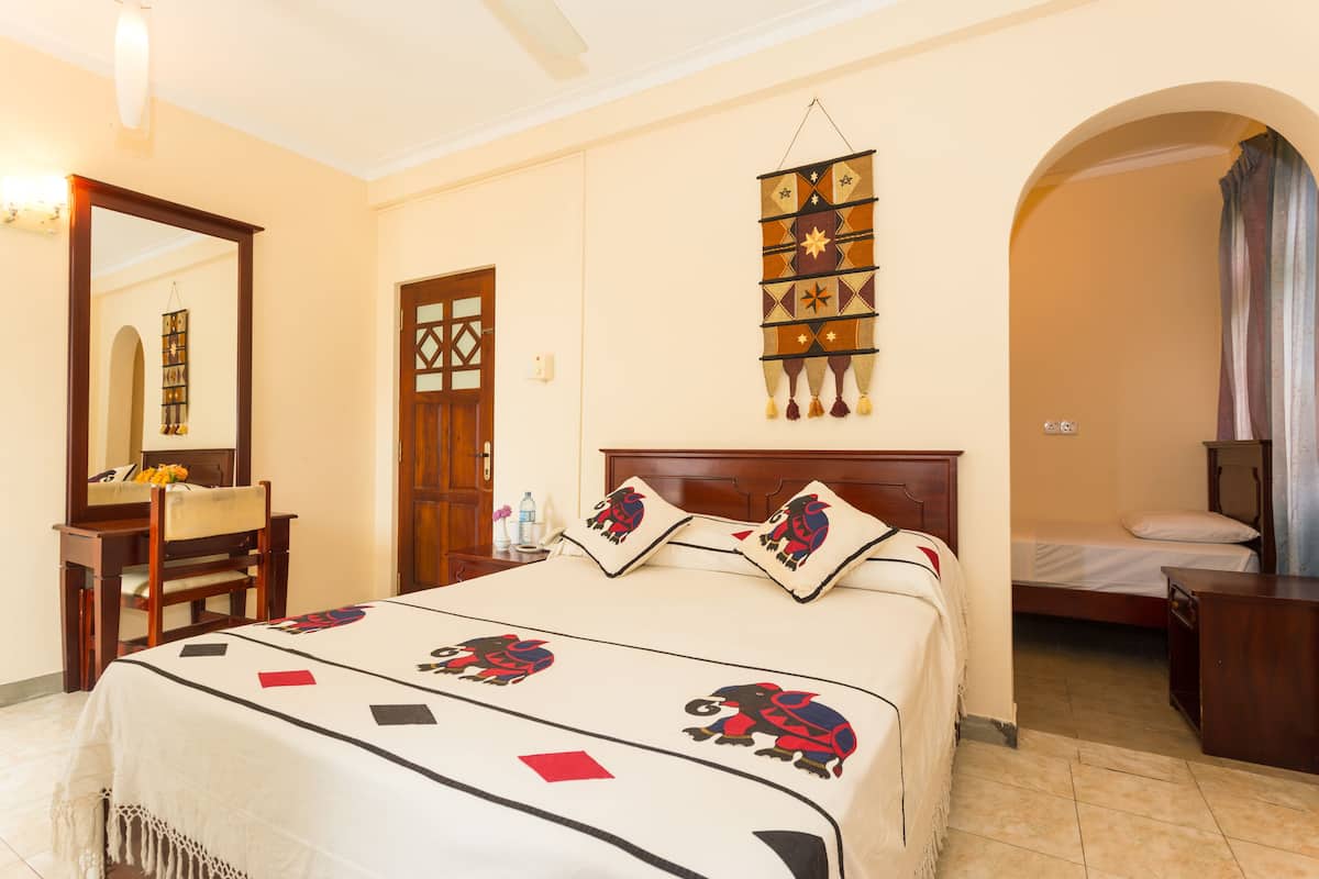 In-room safe, desk, iron/ironing board, free WiFi