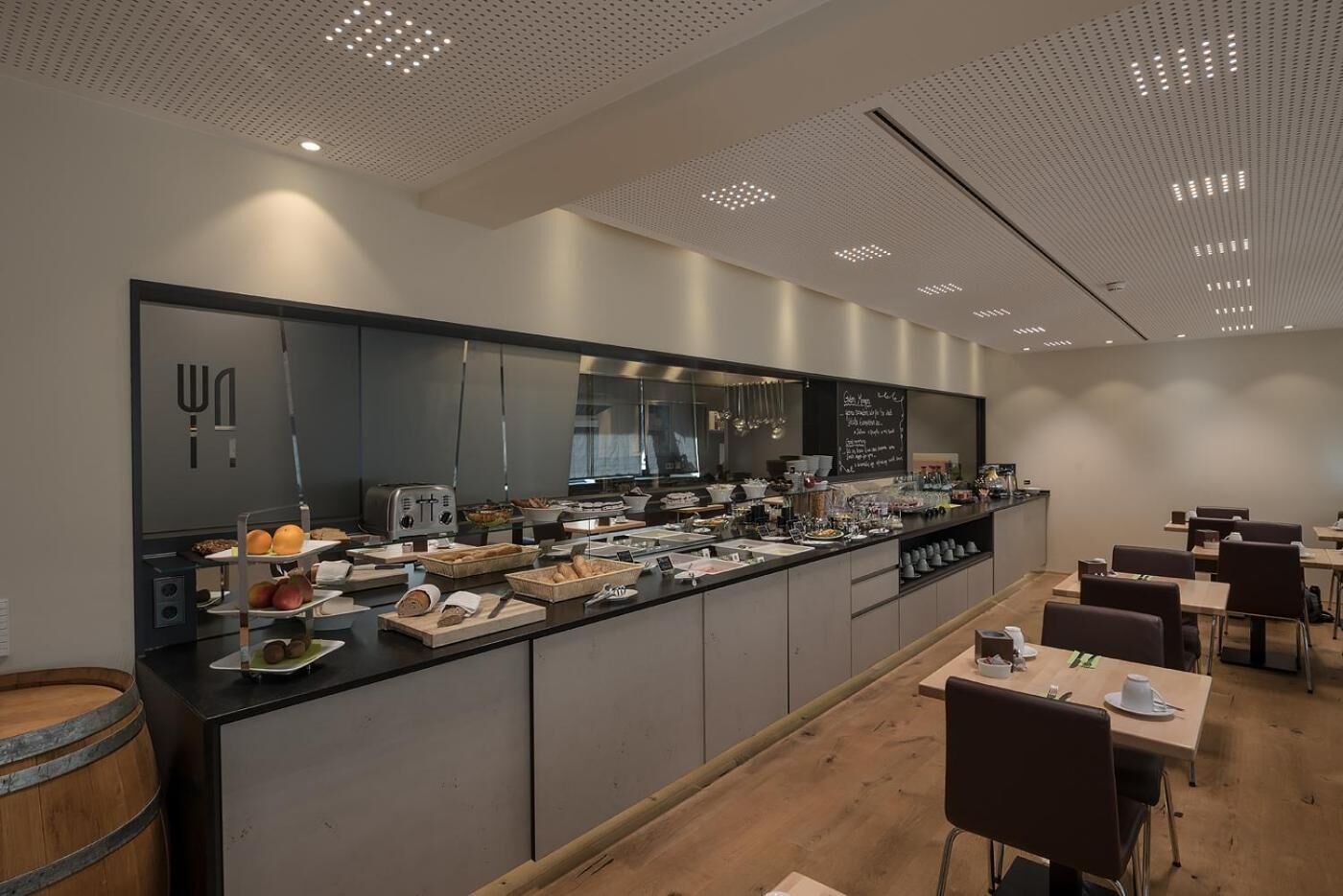 breakfast and dinner served, international cuisine