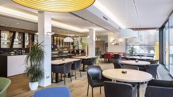 Breakfast and dinner served, international cuisine