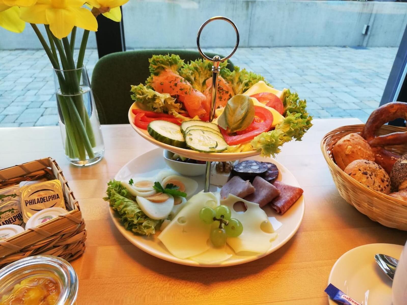 breakfast and dinner served, international cuisine