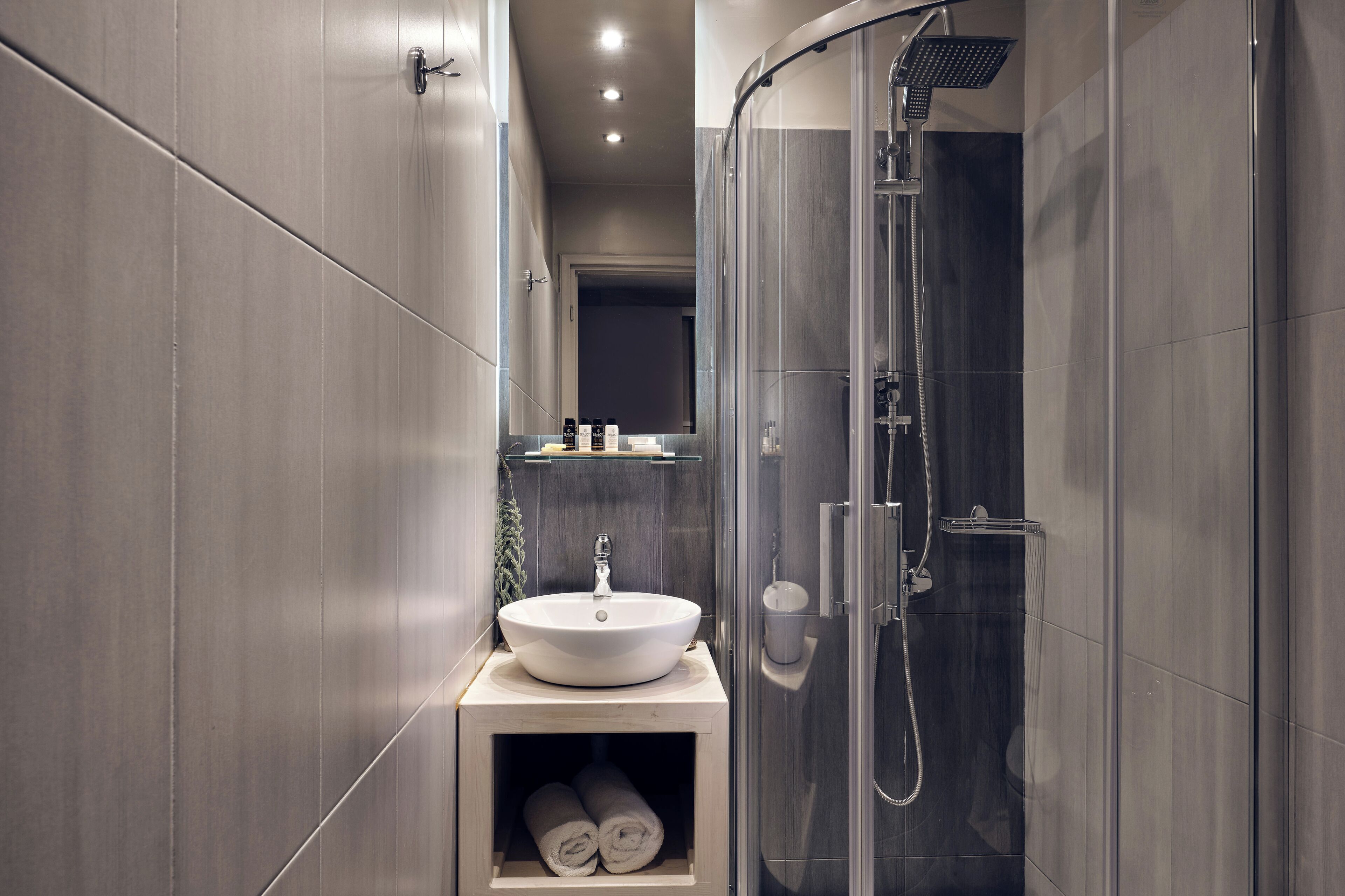 single room, garden view | in-room safe, soundproofing, free wifi, bed sheets