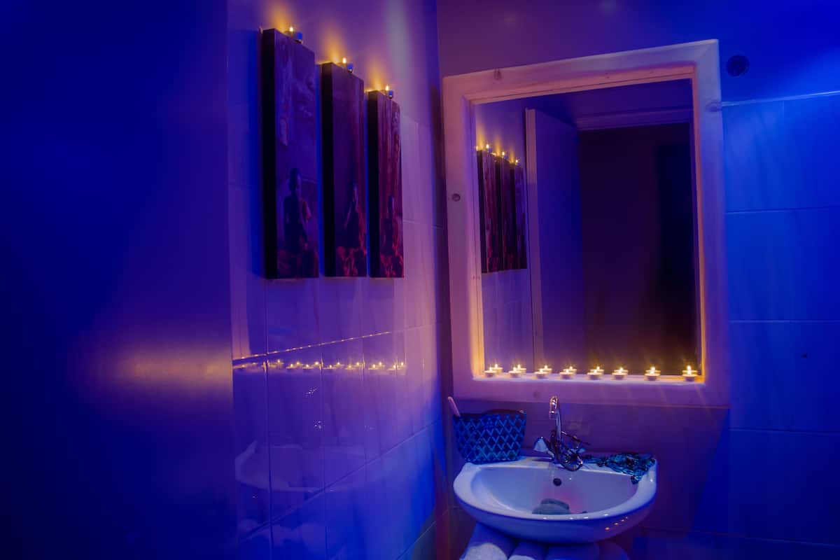 deluxe double or twin room, garden view | bathroom sink