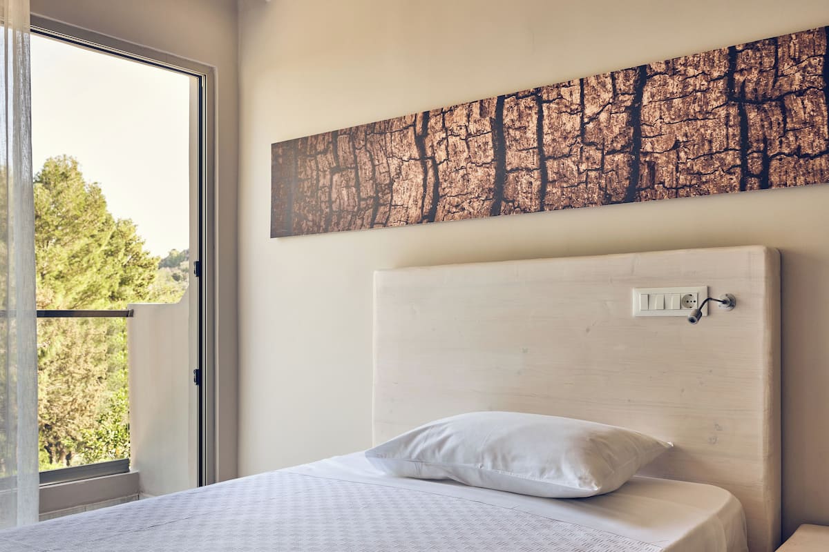 Single Room, Garden View | In-room safe, soundproofing, free WiFi, bed sheets