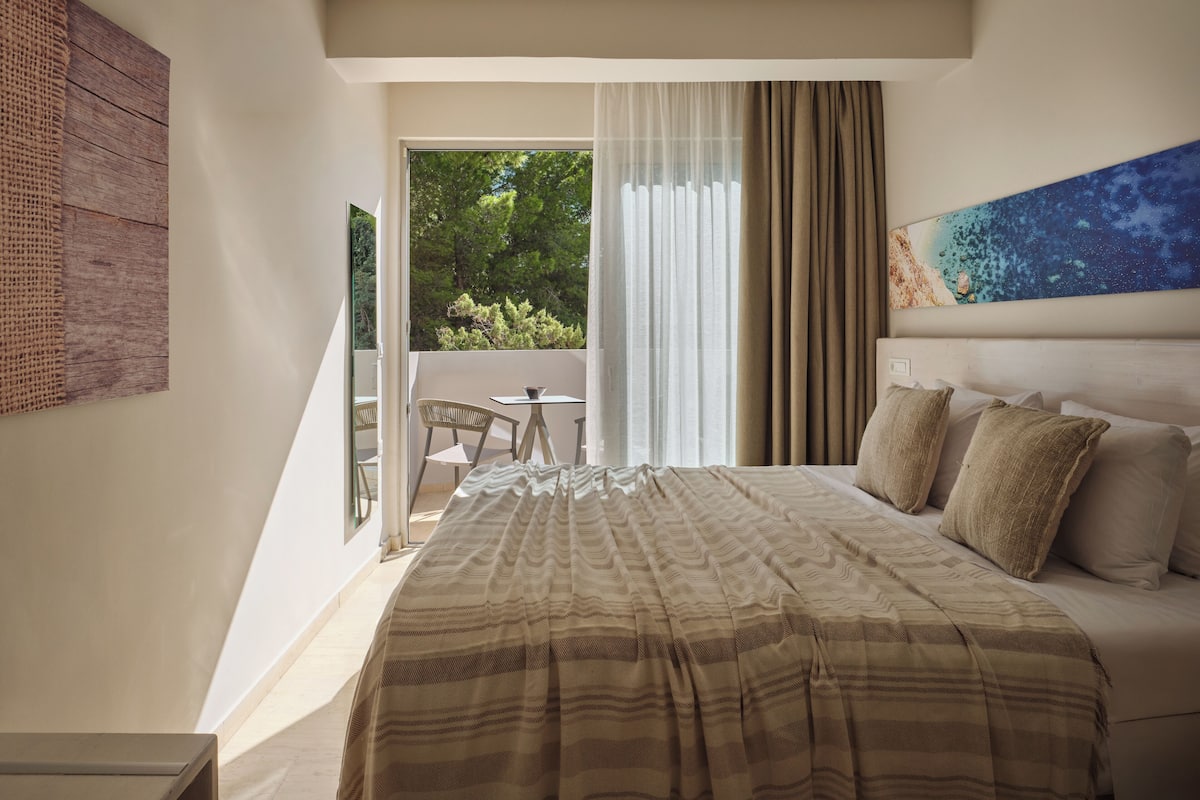 Single Room, Garden View | In-room safe, soundproofing, free WiFi, bed sheets