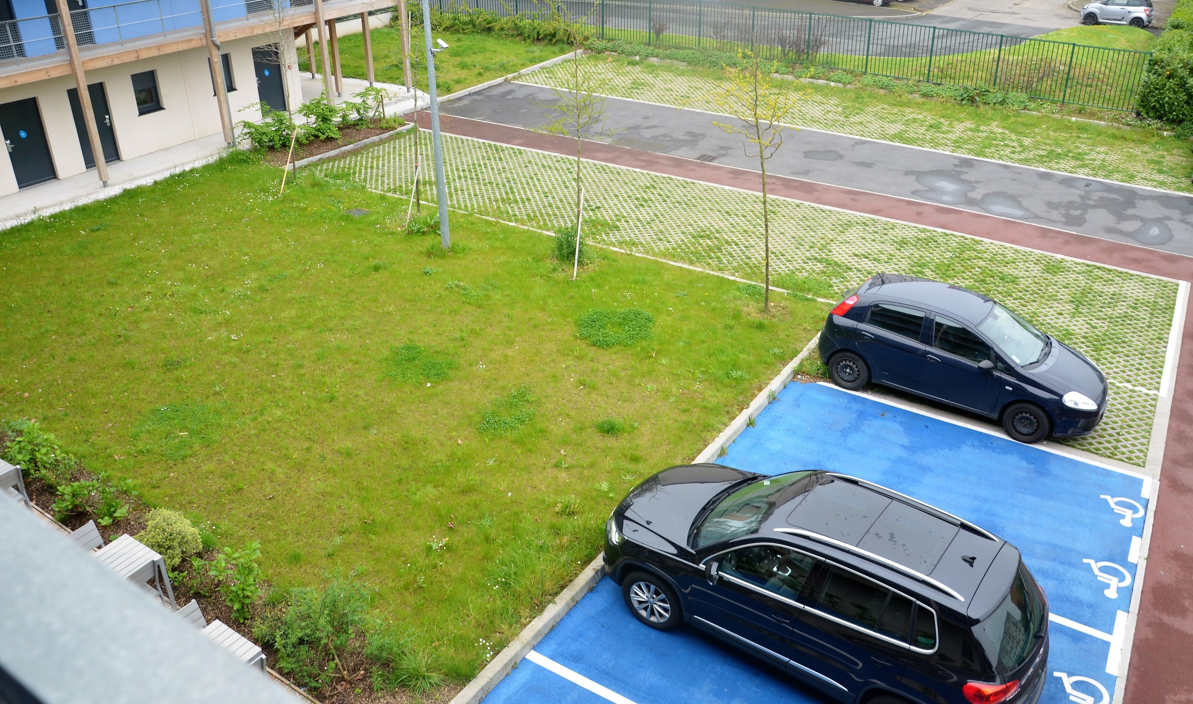 Parking sans voiturier (3.00 EUR par nuit)