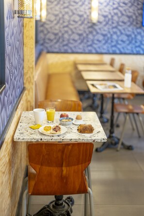 Desayuno buffet todos los días (con cargo) 