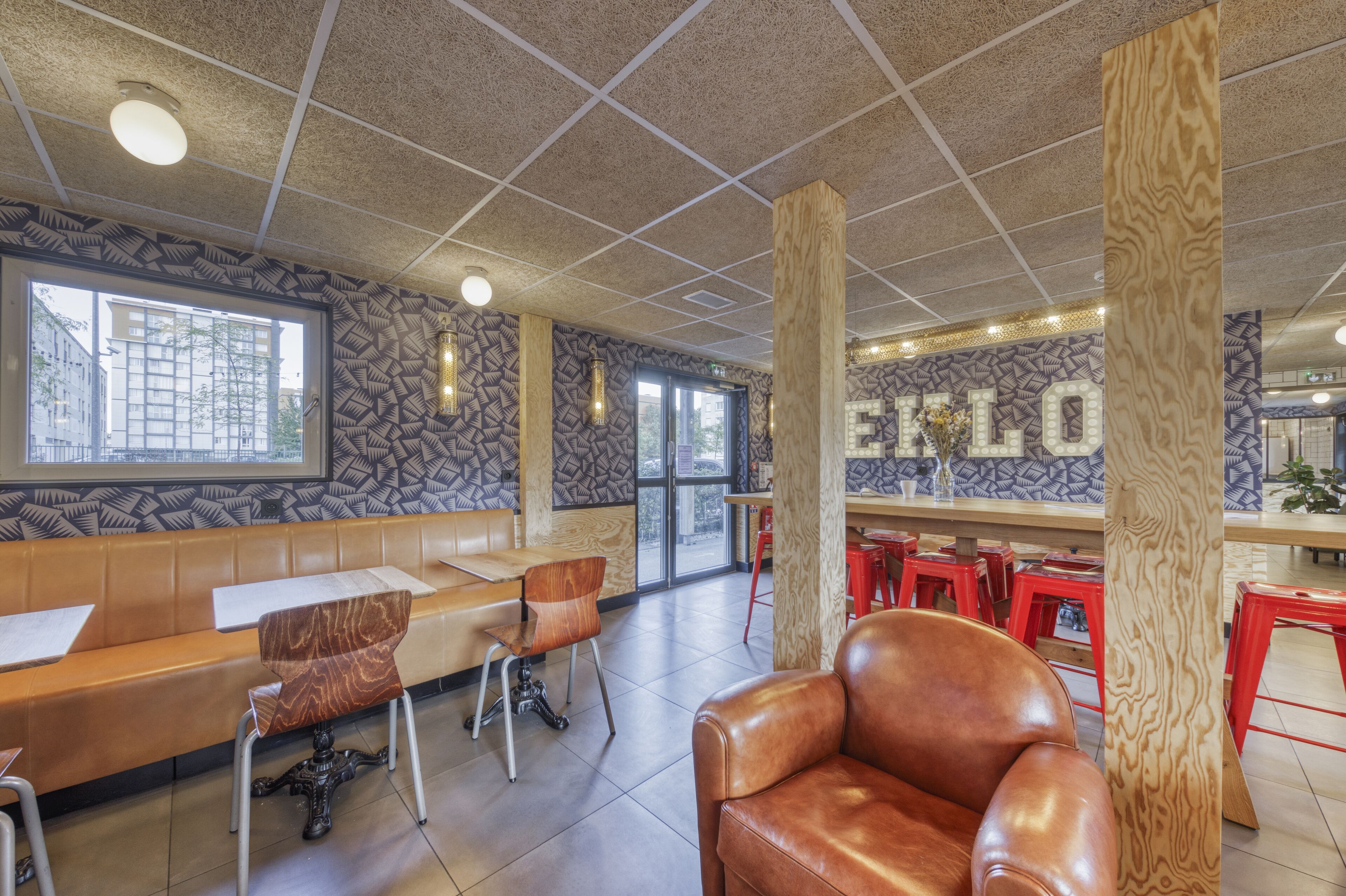 朝食 (ビュッフェ)、毎日提供 (1 名様 6 EUR)