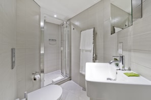 Studio Apartment-Lower Ground Floor | Bathroom