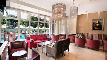 Con servicio de desayunos, comidas y cenas