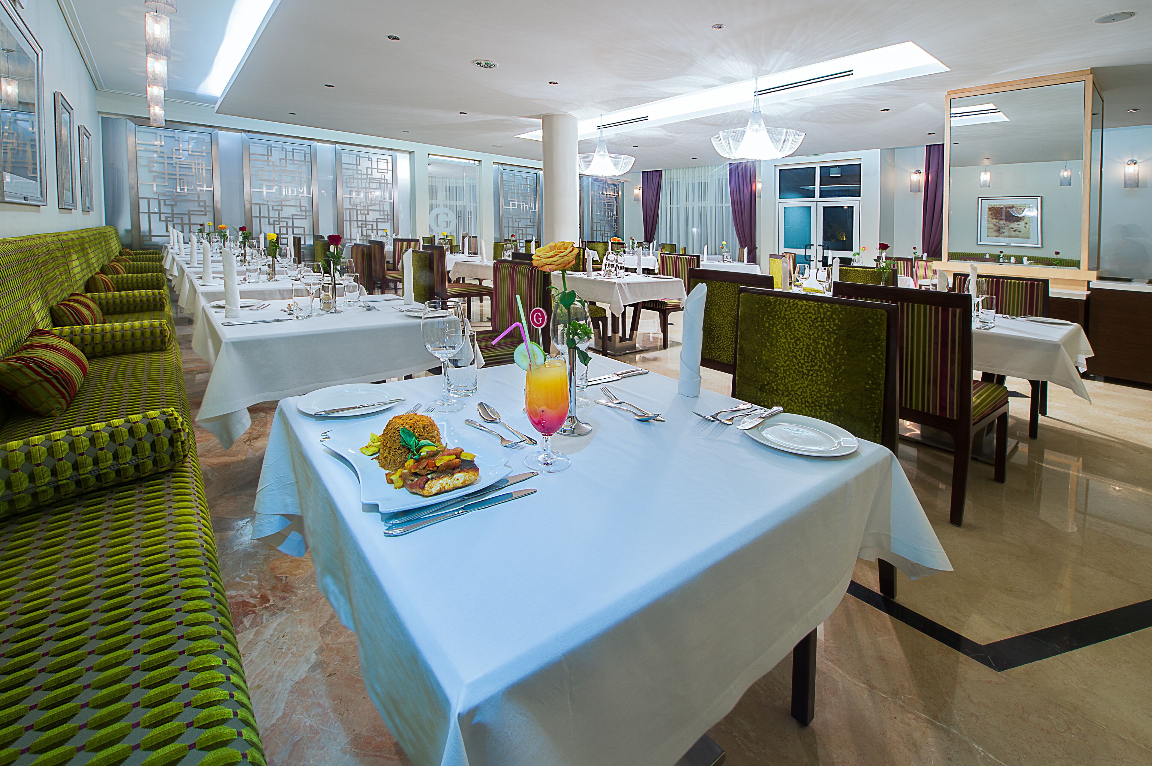 2 restaurants, breakfast, lunch, dinner served; fusion cuisine