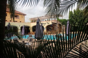 Hồ bơi ngoài trời