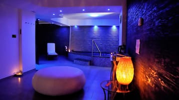 Espace de soins pour les couples, sauna, bain Ă remous, hammam, hammam