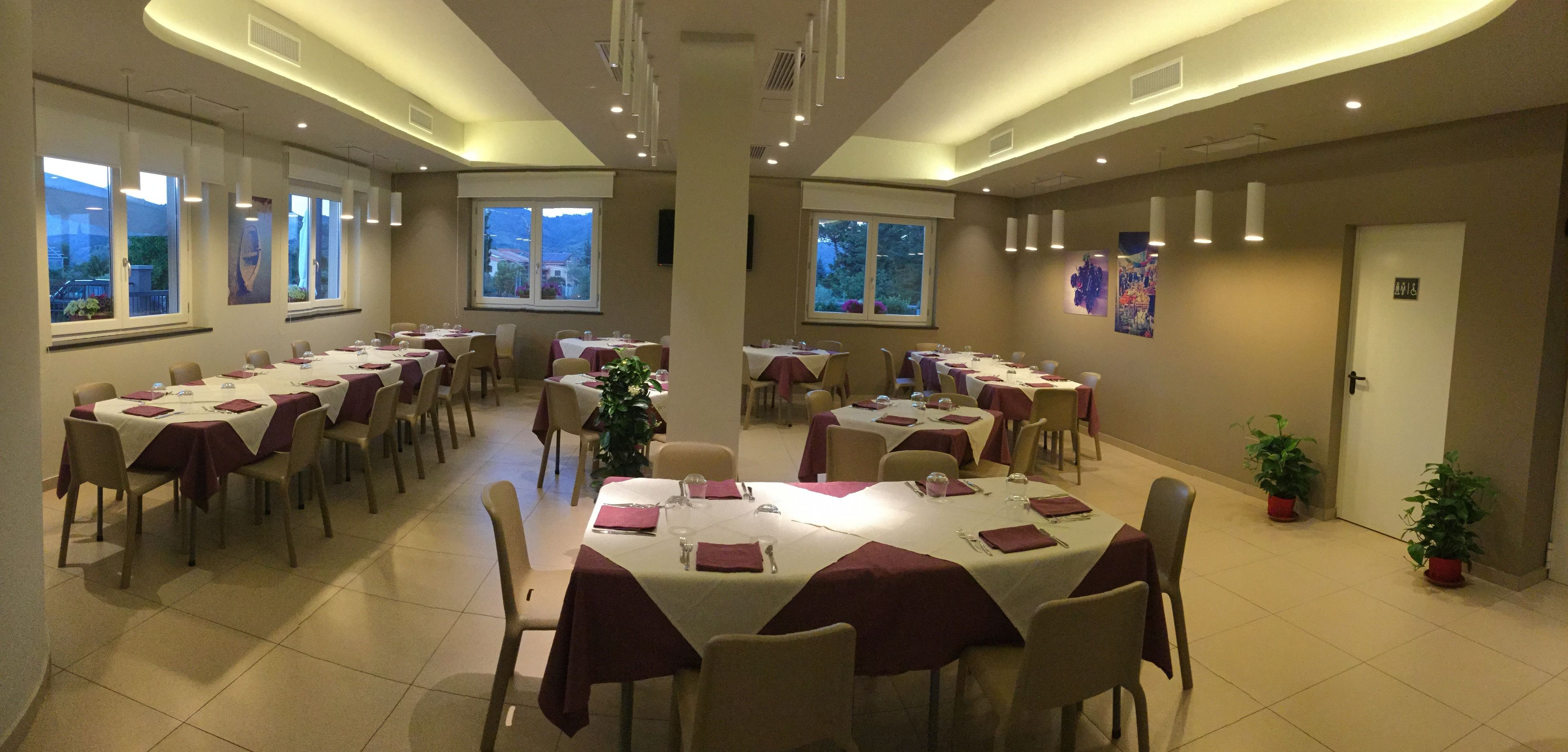 2 restaurants, breakfast, lunch, dinner served; Italian cuisine