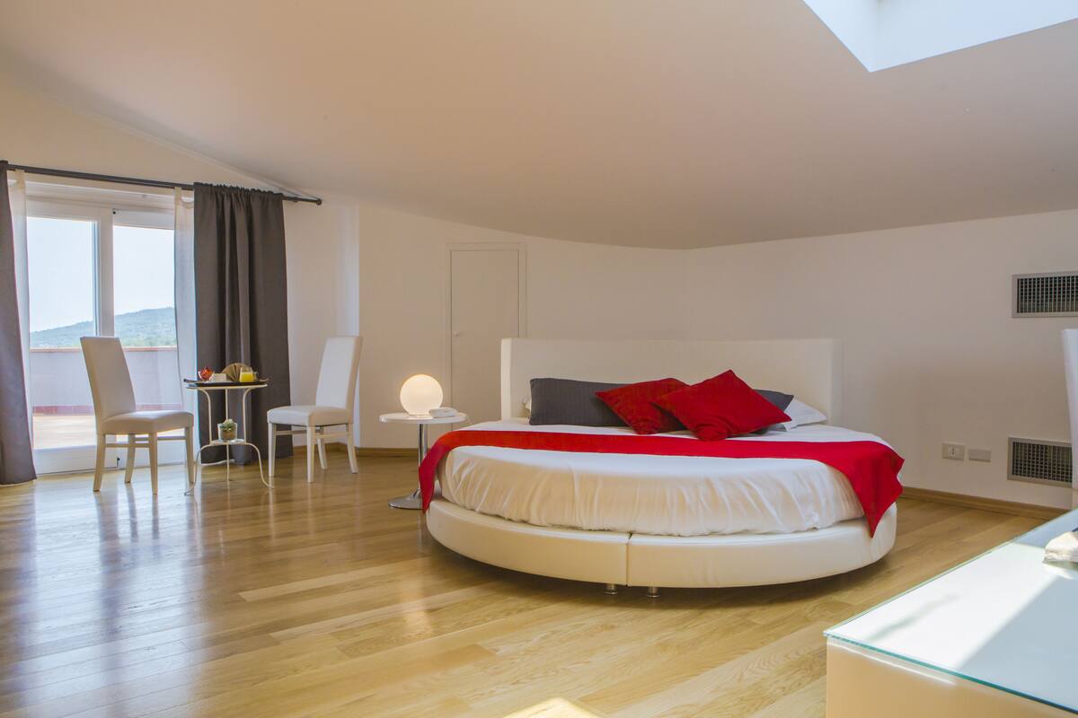 Junior Room | Premium bedding, down comforters, Select Comfort beds, minibar