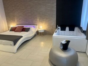 Exclusive Double Room, Dependance, Hot Tub | Premium bedding, down comforters, Select Comfort beds, minibar - Mareneve Resort (Linguaglossa)