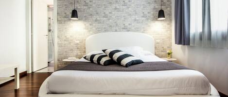 Basic-Doppelzimmer, Mehrere Betten | Hochwertige Bettwaren, Daunenbettdecken, Select-Comfort-Betten, Minibar