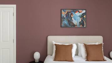 Premium bedding, in-room safe, desk, laptop workspace