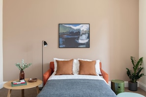 Sengetøy av topp kvalitet, safe på rommet og skrivebord