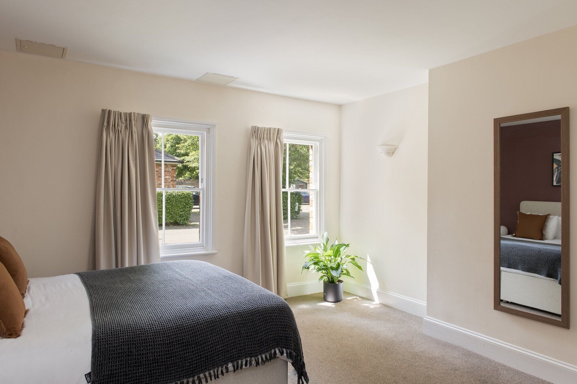 Premium bedding, in-room safe, desk, laptop workspace