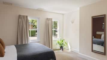 Premium bedding, in-room safe, desk, laptop workspace