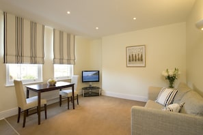 Flat-screen TV - SACO Reading - Castle Crescent (Reading)
