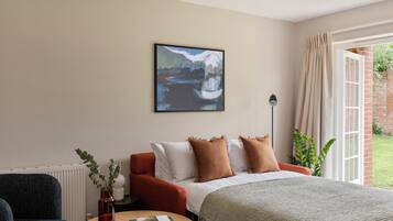 Premium bedding, in-room safe, desk, laptop workspace