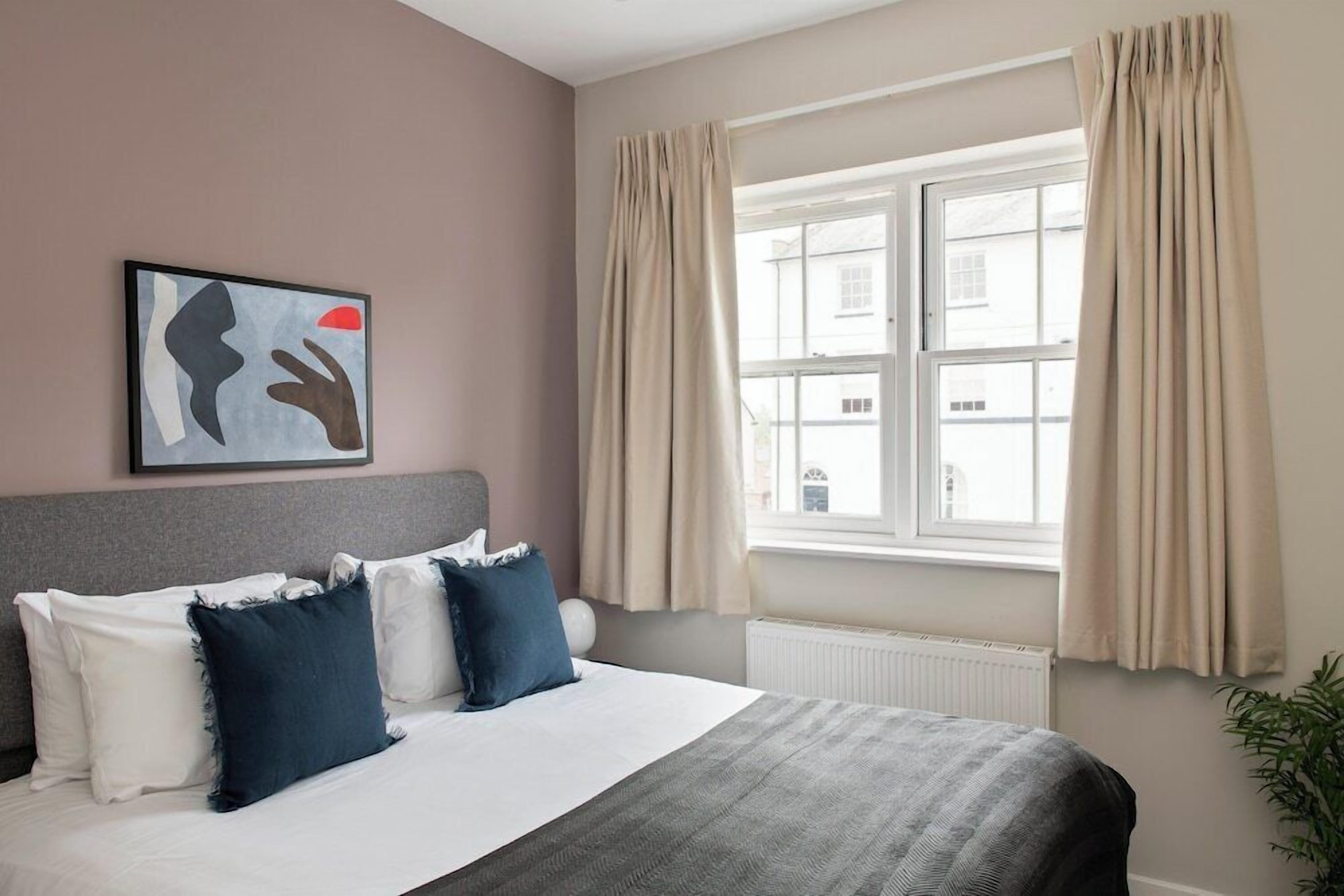 Premium bedding, in-room safe, desk, laptop workspace