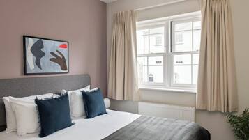 Premium bedding, in-room safe, desk, laptop workspace