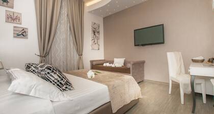 Elenoire Rooms & Suite