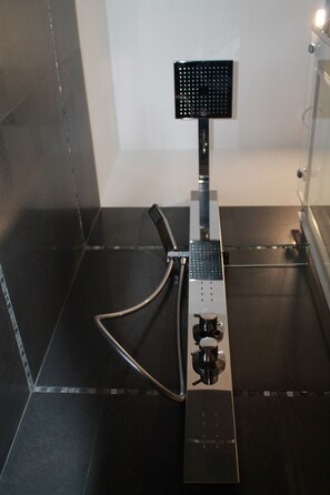 Ducha del cuarto de baño