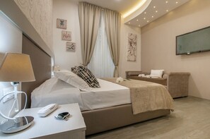 1 bedroom, Egyptian cotton sheets, premium bedding, down duvets