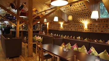 Breakfast, lunch, dinner served; Russian cuisine