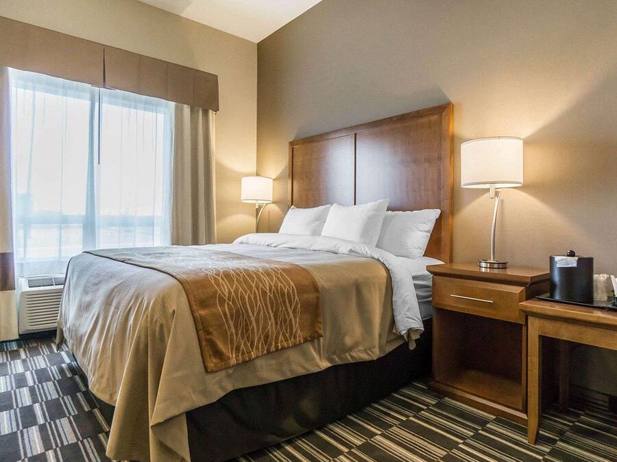 Luxe beddengoed, pillowtop-bedden, een bureau