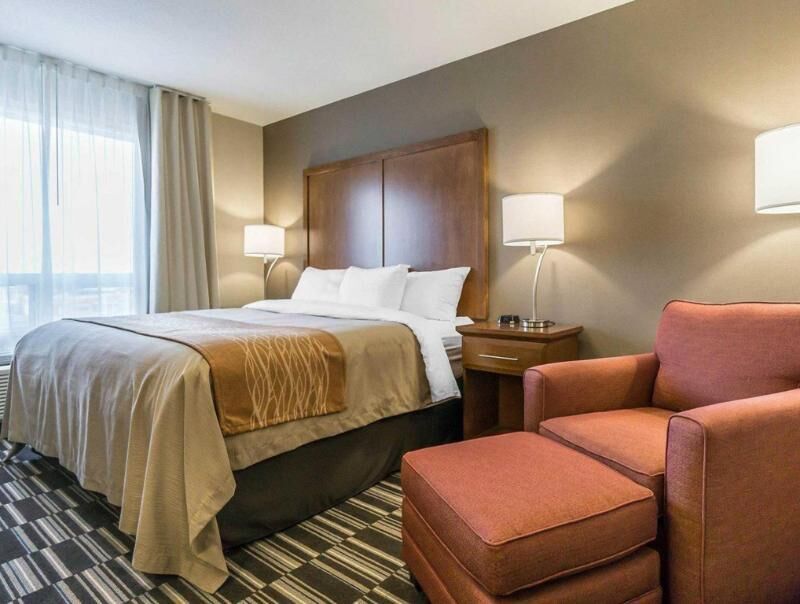 Ropa de cama de alta calidad, colchones con pillow-top y escritorio 