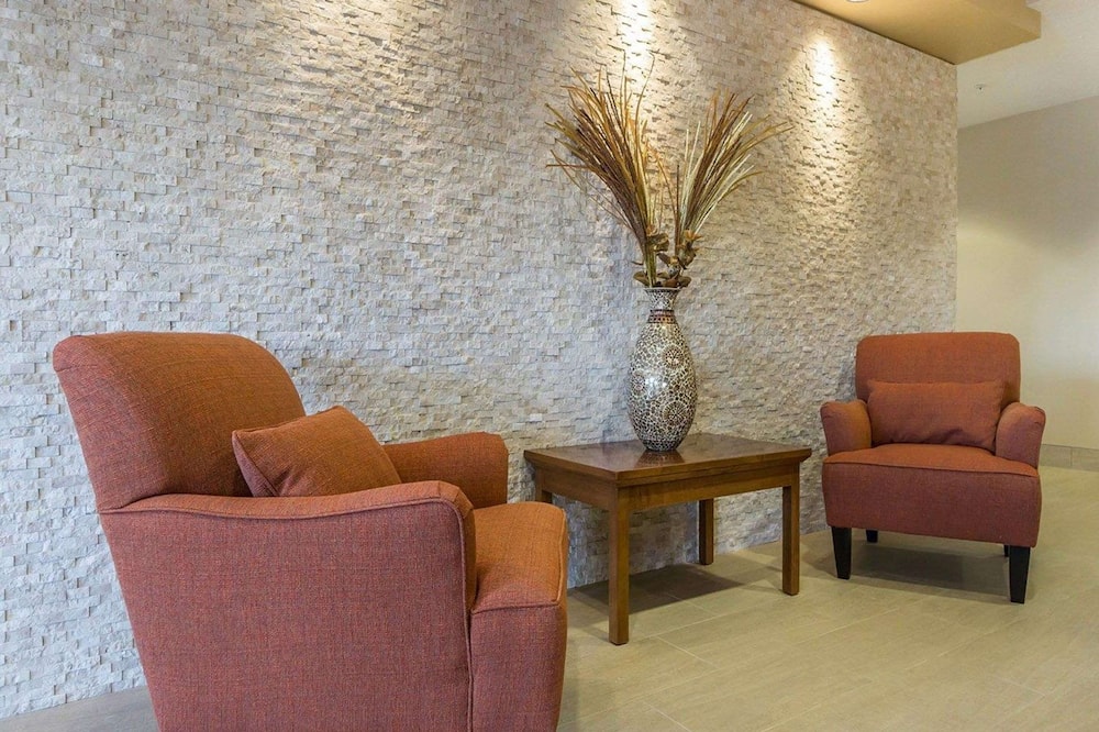 Comfort Inn & Suites Edmonton International Airport