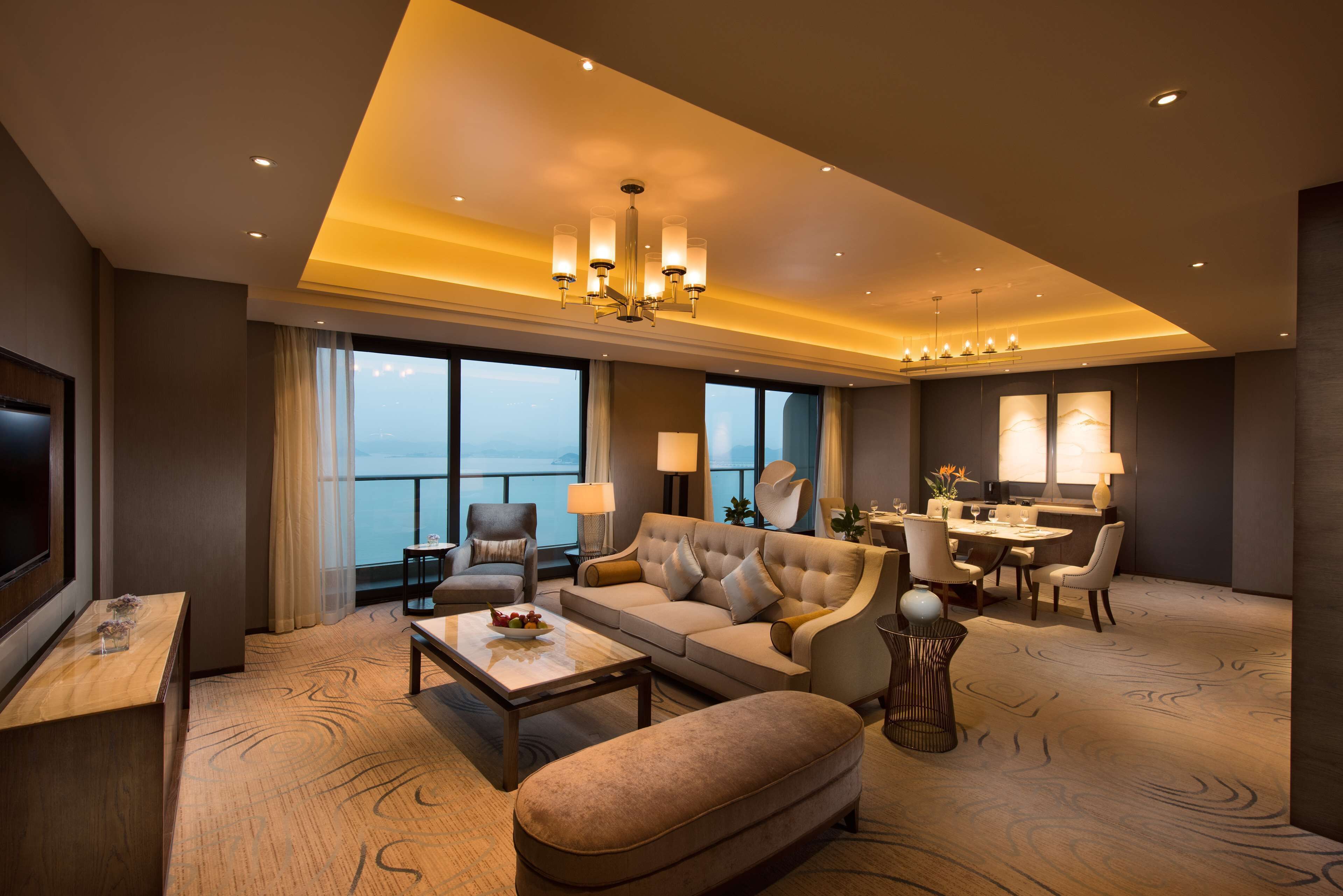 Executive Deluxe Suite | Private kitchen | Fridge