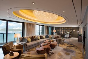 Ponglai Suite | Premium bedding, minibar, in-room safe, desk