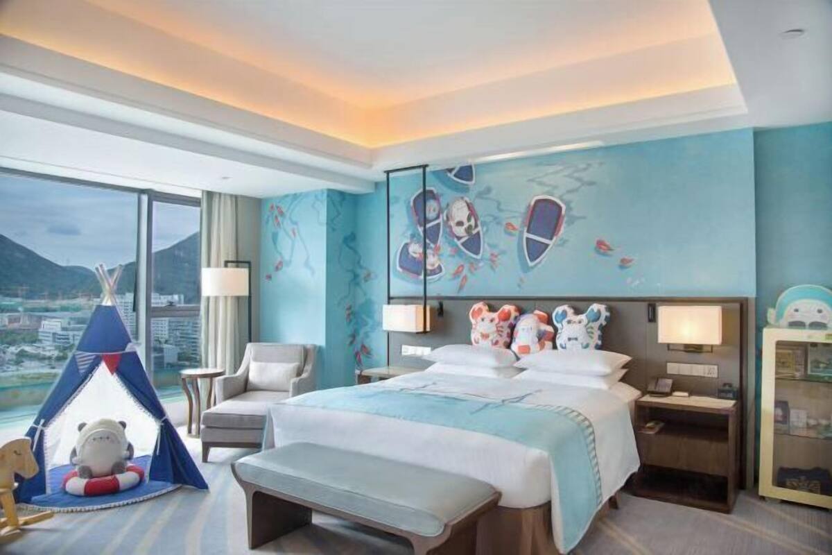 Premium bedding, minibar, in-room safe, desk