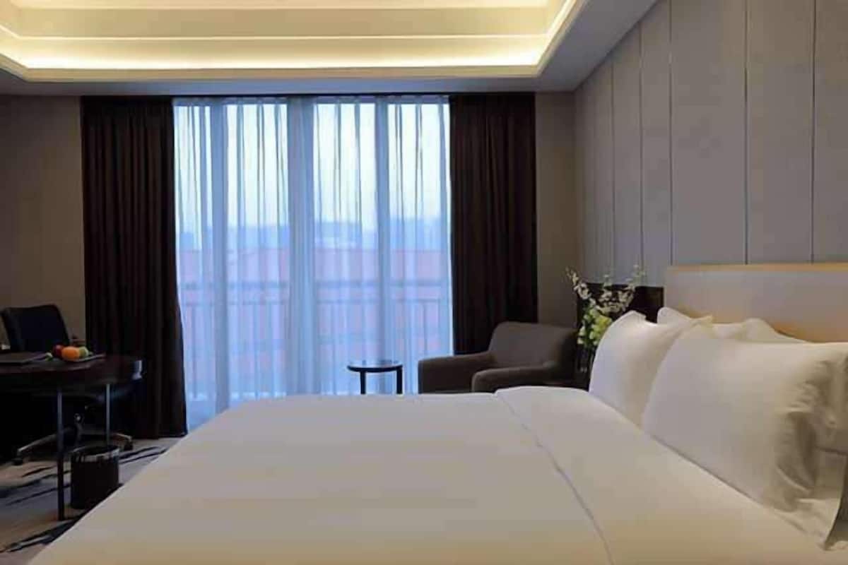 Minibar, in-room safe, desk, soundproofing