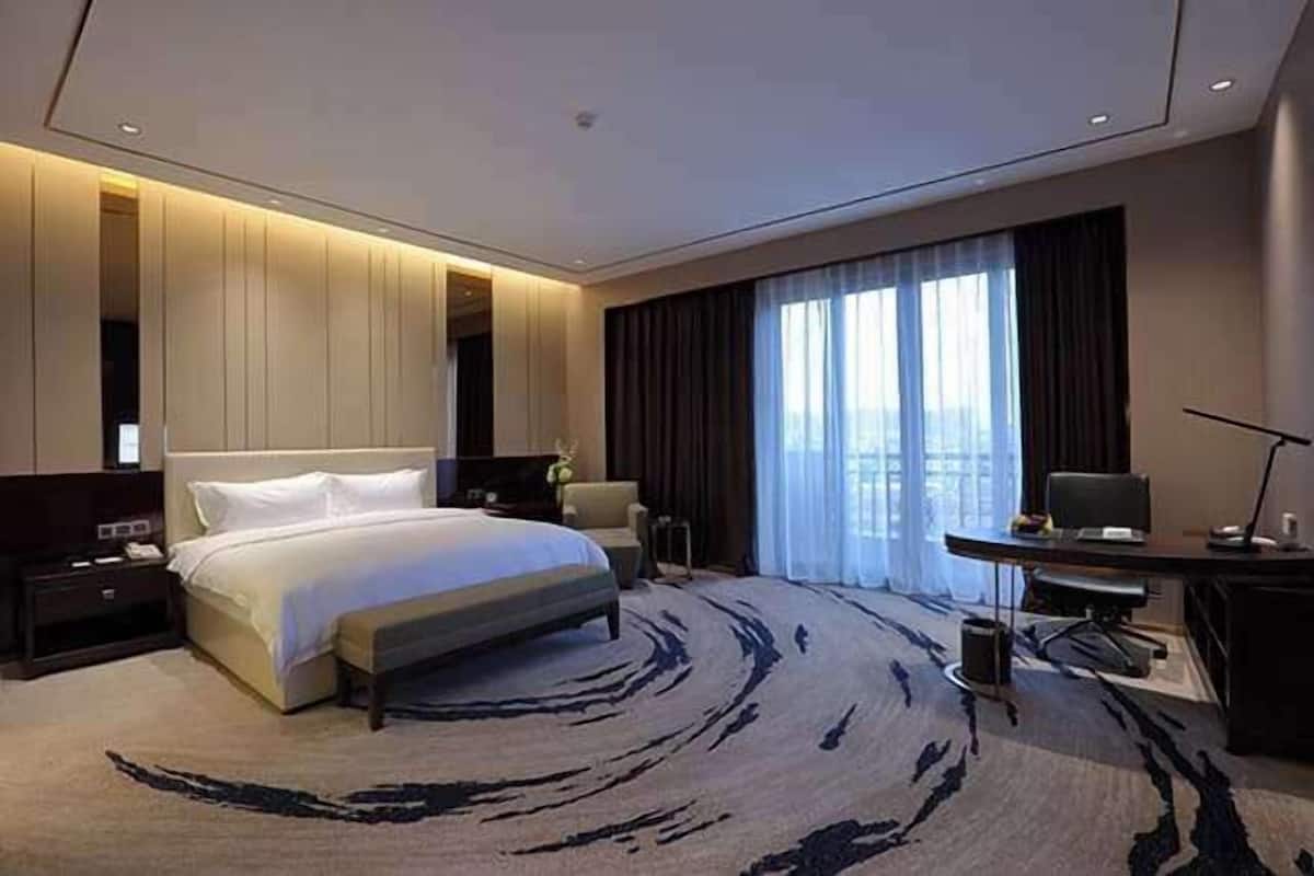 Phòng Cao cấp, 1 giường cỡ king, không hút thuốc | Minibar, két bảo mật tại phòng, bàn, phòng cách âm