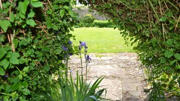 Standard Twin Room, 2 Twin Beds | Terrace/patio