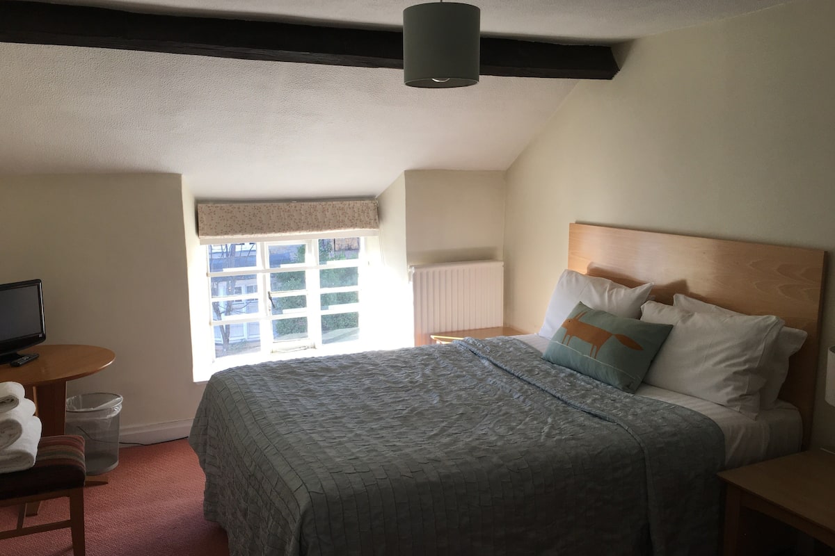 Standard Double Room, 1 Double Bed | Desk, blackout drapes, iron/ironing board (on request), WiFi (free)