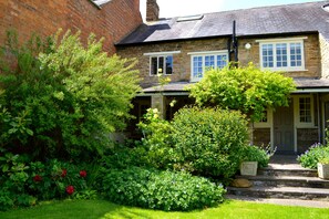 Garden - The Queen Hotel (Olney)