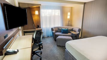 Premium bedding, in-room safe, desk, blackout drapes