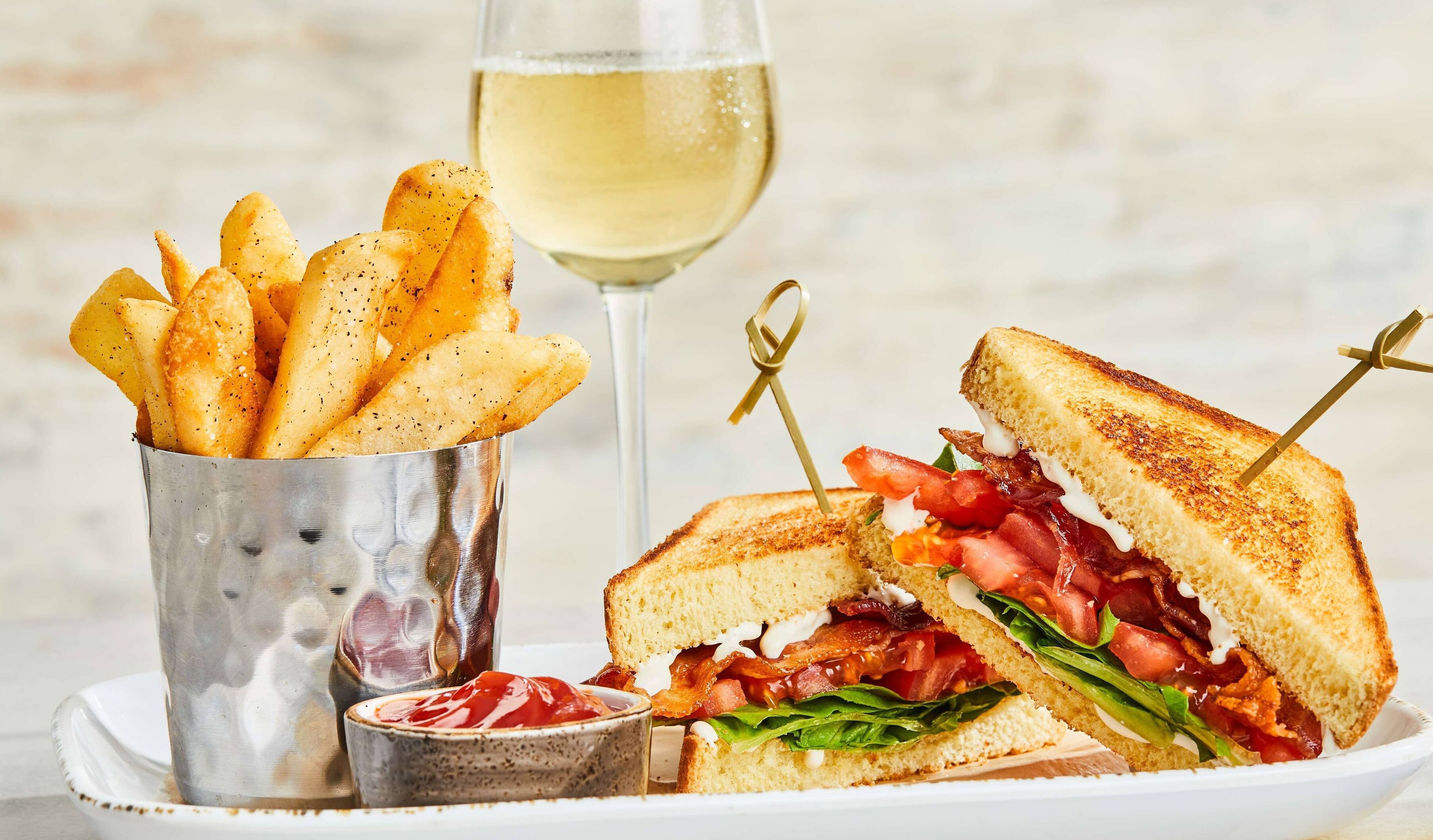 breakfast and dinner served, american cuisine