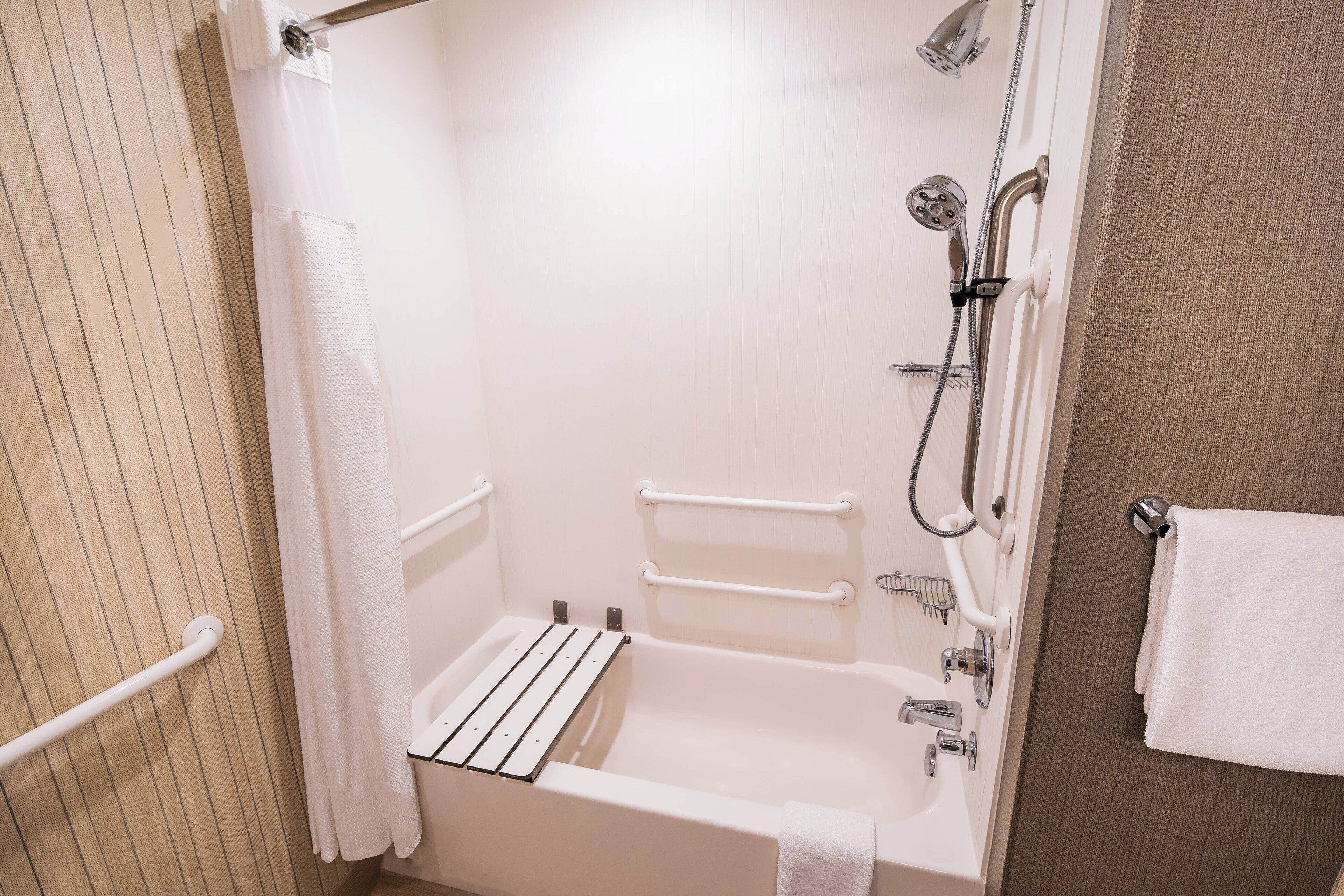 combined shower/bathtub, free toiletries, hair dryer, towels