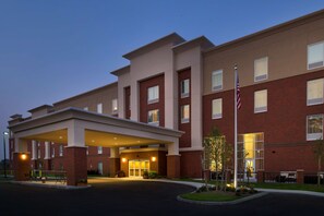 Exterior - Hampton Inn & Suites Syracuse/Carrier Circle (East Syracuse)