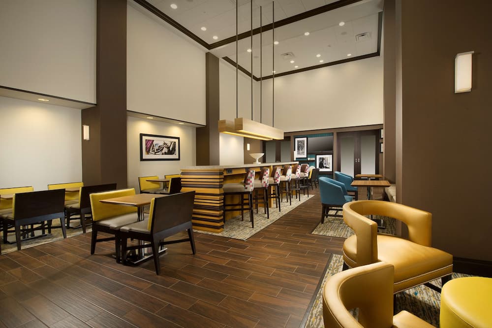 Hampton Inn & Suites Syracuse/Carrier Circle